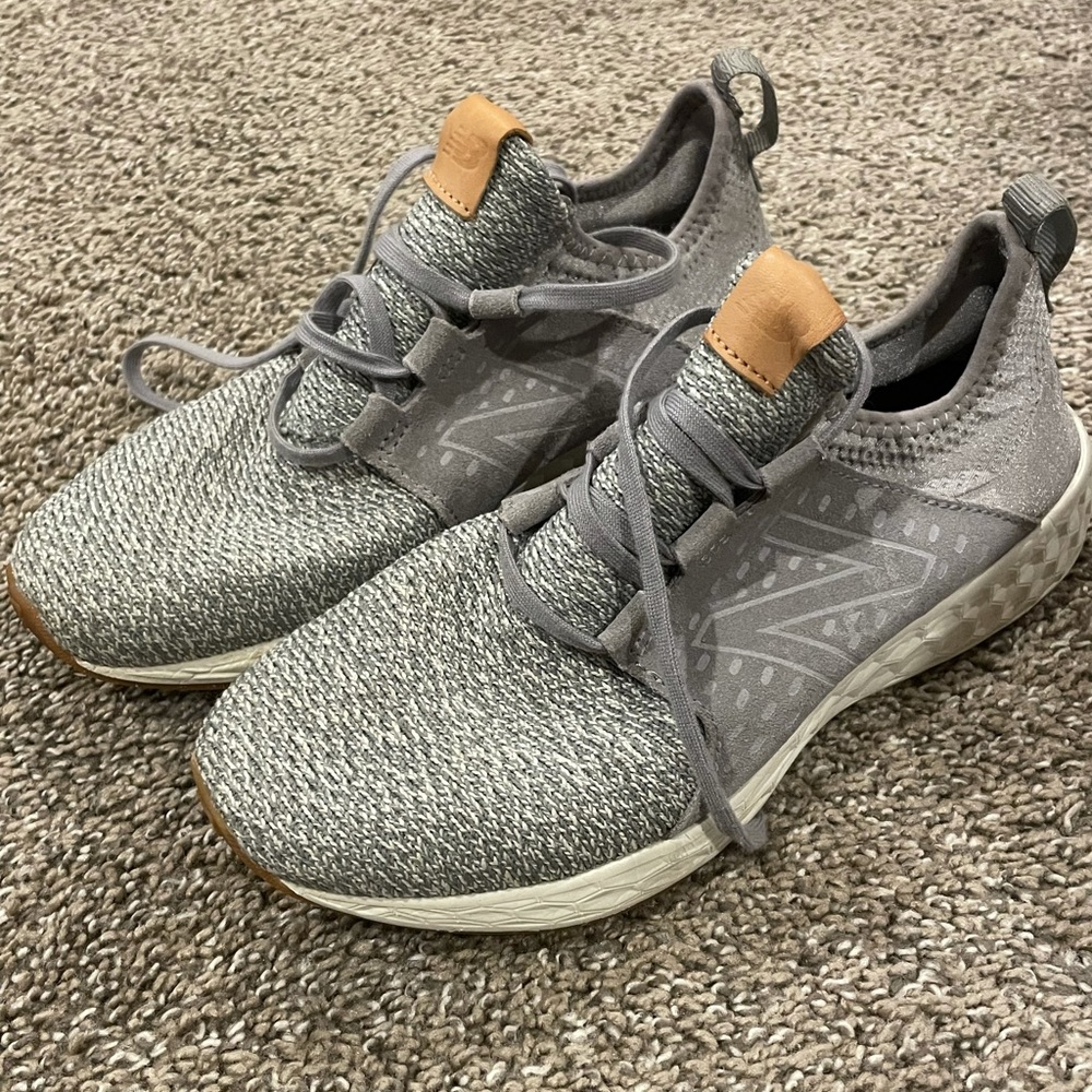 New balance tennis shoes